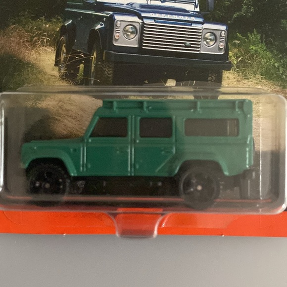 Matchbox Land Rover Defender 110 - Picture 2 of 4